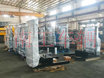 1758176265481649.jpg 交通指示屏升降工具车3I.jpg