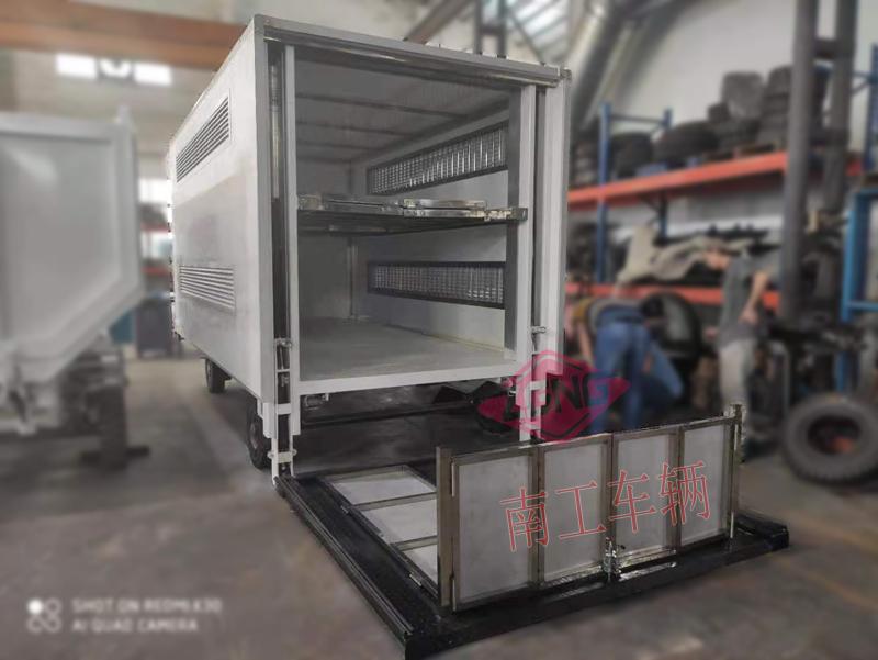 5吨厢式乐动登陆入口带垂直升降尾板工具拖车