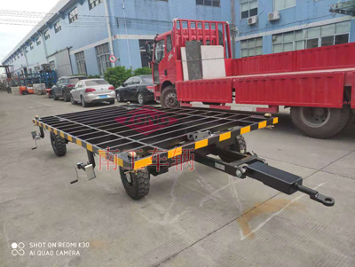 5吨骨架式乐动登陆入口移动房车底盘3I.jpg